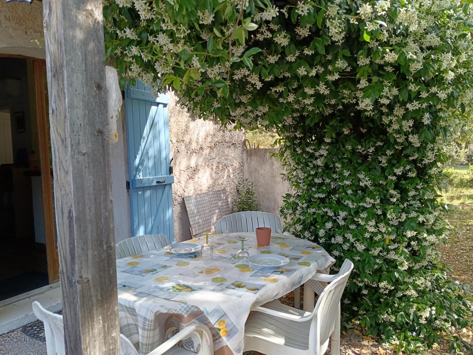 Chez Betty Appartement Le Luc Buitenkant foto